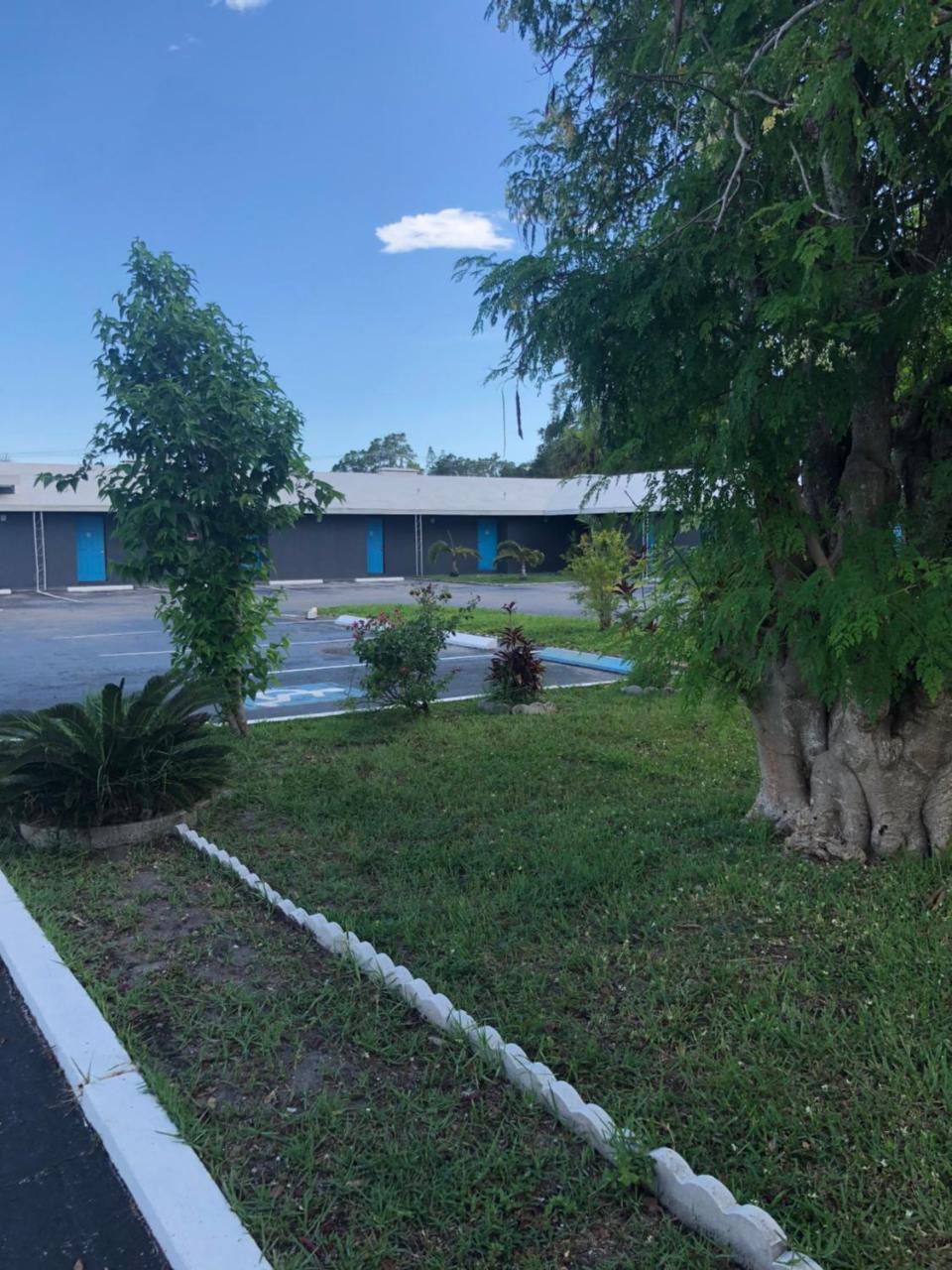 Bay Breeze Inn Bradenton Downtown المظهر الخارجي الصورة