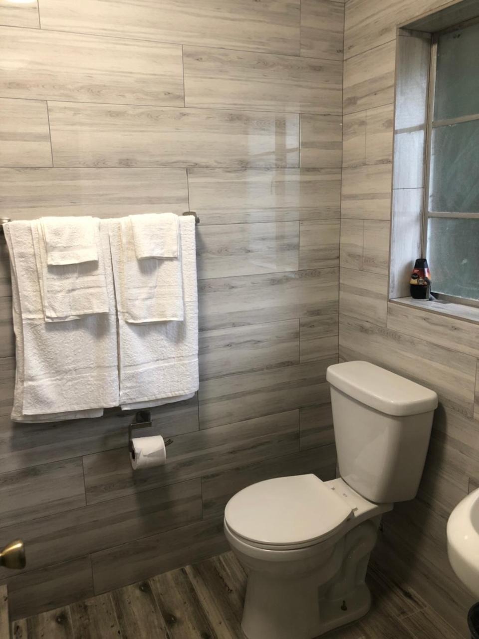 Bay Breeze Inn Bradenton Downtown المظهر الخارجي الصورة